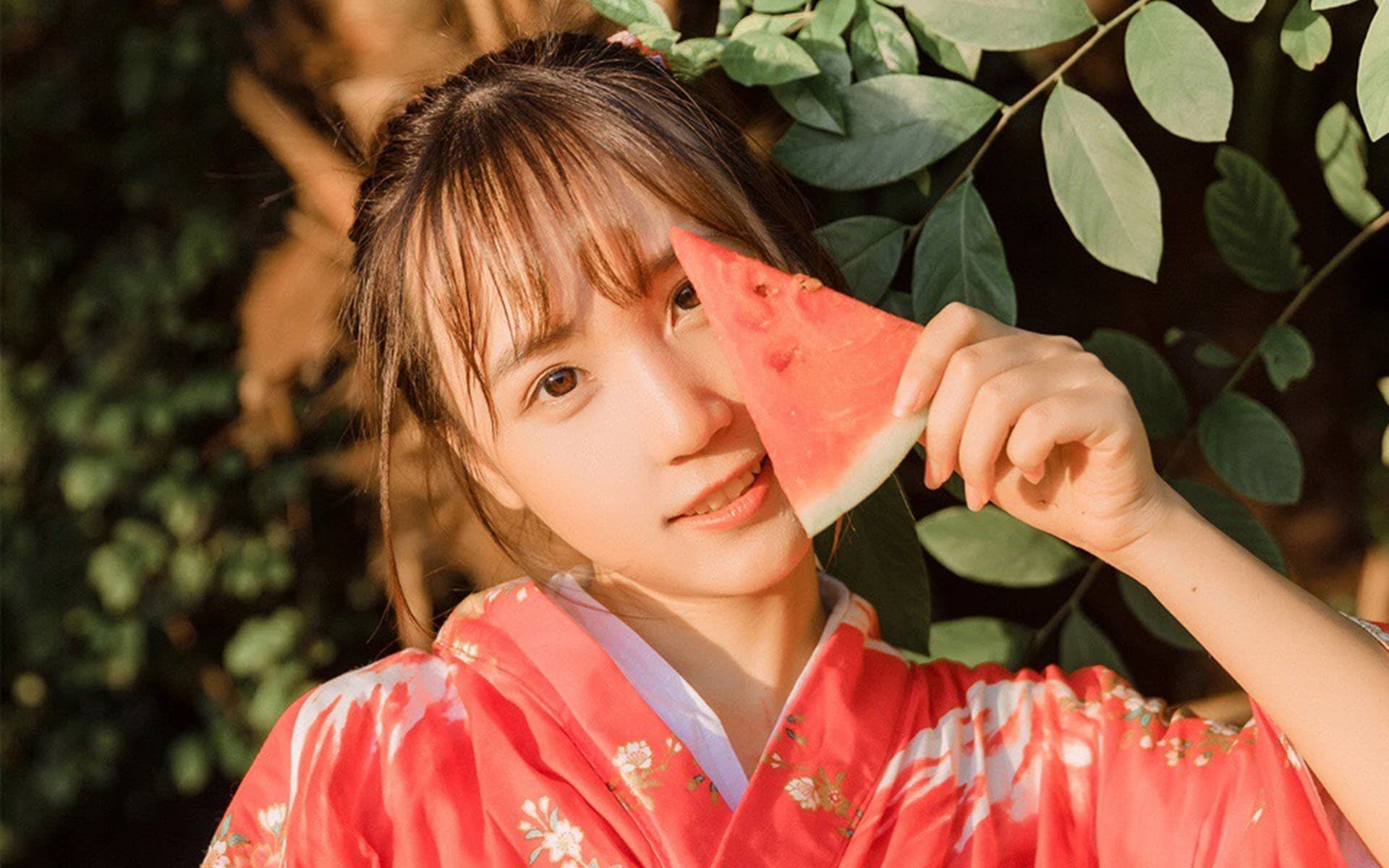 【吃瓜群炸裂】某某女星突然退圈？背后真相太意外，瓜民们别瞎猜啦！-吃瓜