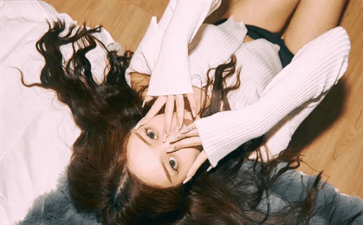 【吃瓜群qq群免费】爆炸瓜!五年恋情竟被一张车内自拍毁了?你见过这样的“助理”吗!